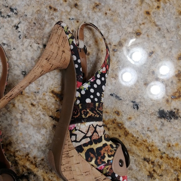 Guess High Peep Toe Heels - Picture 2 of 8